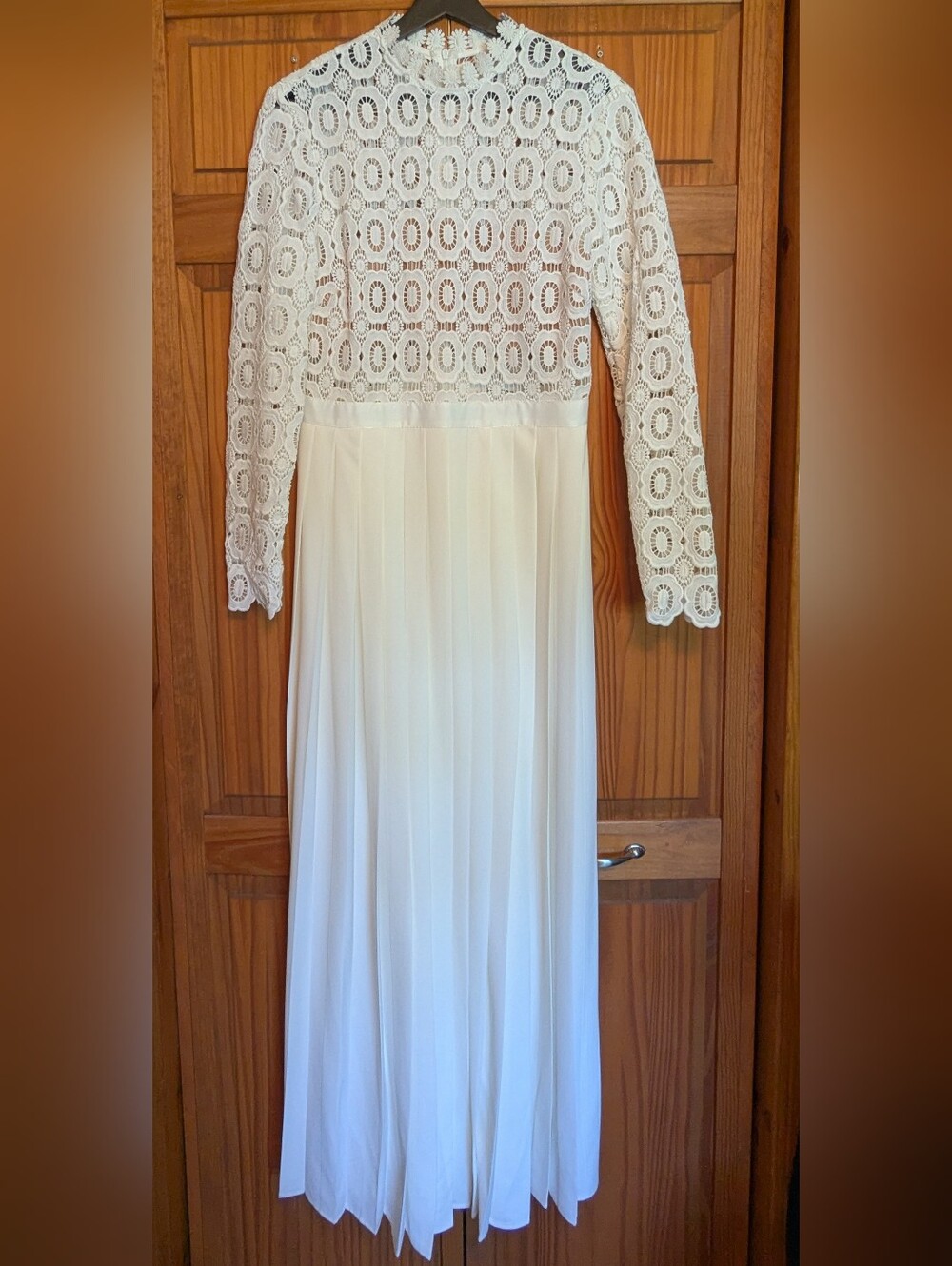 EUC Self-Portrait Ivory Lace Long-Sleeve Pleated Crochet Floral Maxi Dress